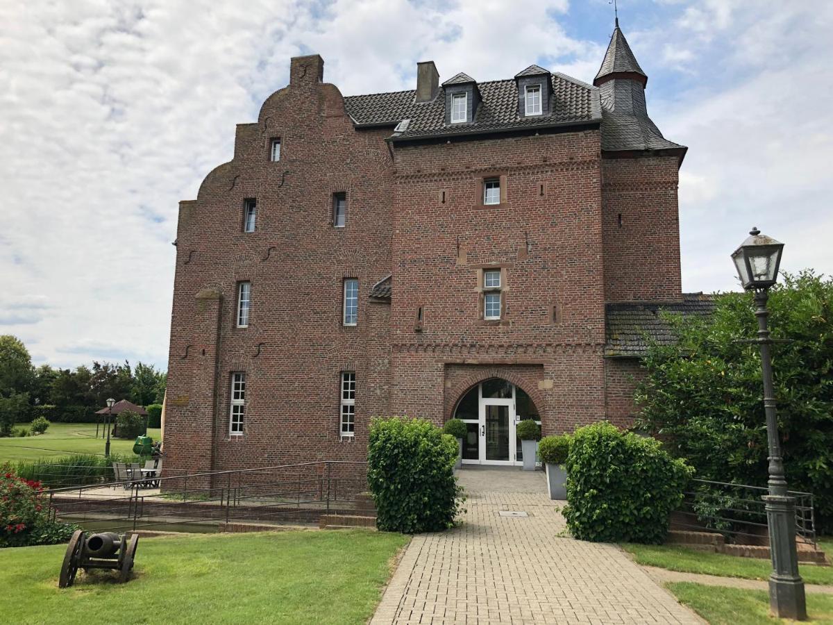 Готель Burg Obbendorf Niederzier Екстер'єр фото